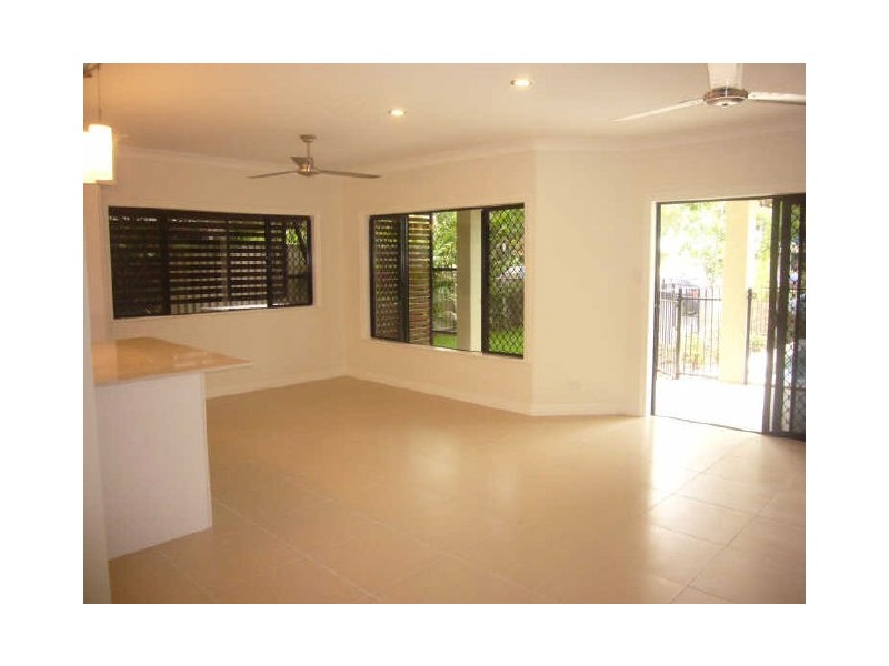 2/9 Rutherford Street, Yorkeys Knob QLD 4878