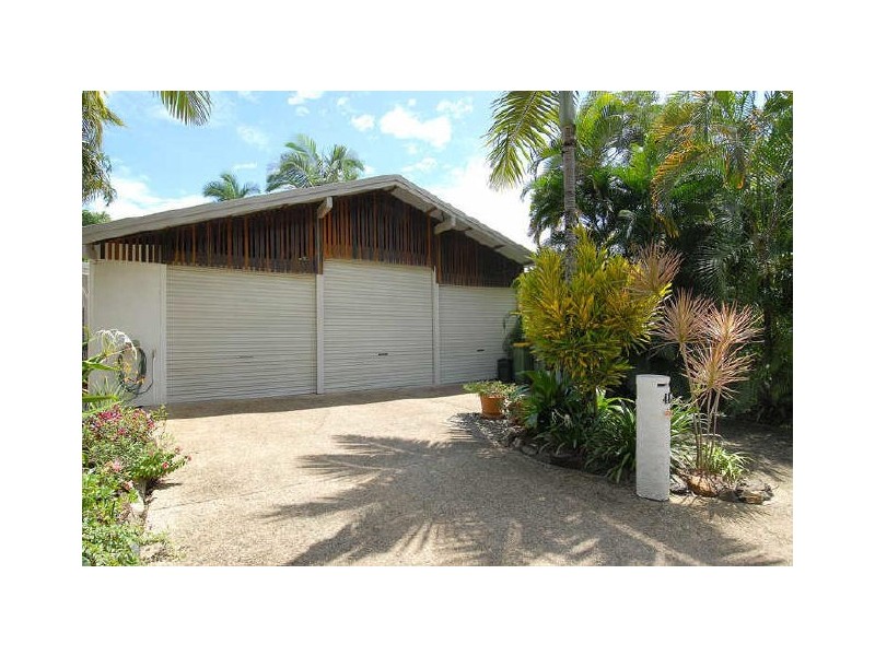 41 Willow Street, Holloways Beach QLD 4878