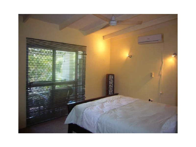 4/102 Wisteria Street, Holloways Beach QLD 4878