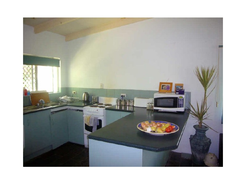 4/102 Wisteria Street, Holloways Beach QLD 4878