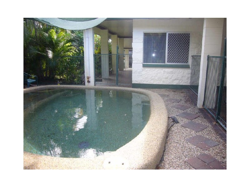 6 Birdie Close, Yorkeys Knob QLD 4878