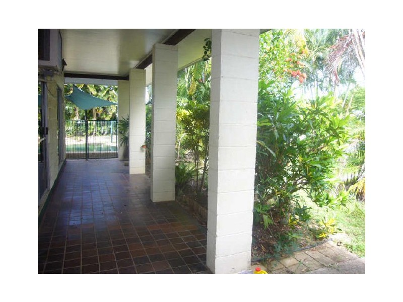 6 Birdie Close, Yorkeys Knob QLD 4878