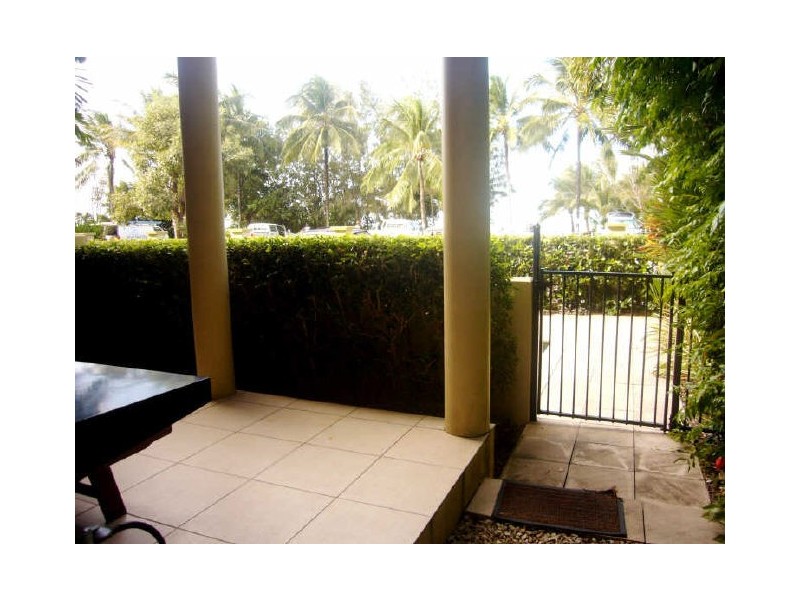 8/33 Sims Esplanade, Yorkeys Knob QLD 4878