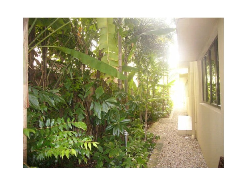 8/33 Sims Esplanade, Yorkeys Knob QLD 4878