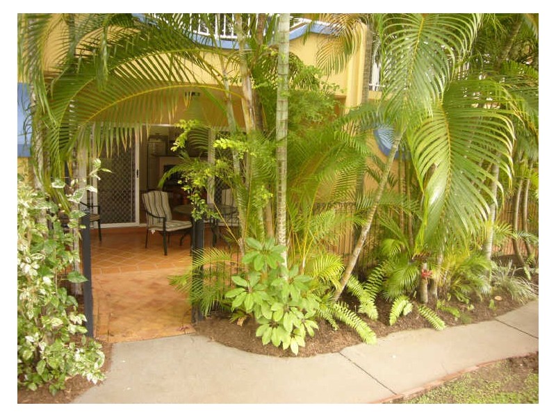 2/61 Sims Esplanade, Yorkeys Knob QLD 4878