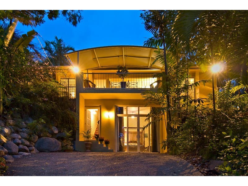 3 Oliva Street, Palm Cove QLD 4879