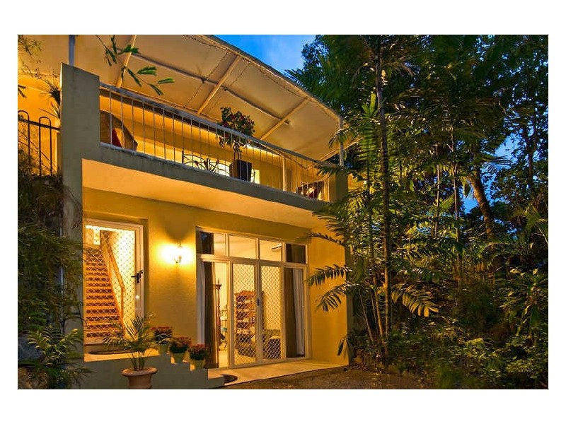3 Oliva Street, Palm Cove QLD 4879
