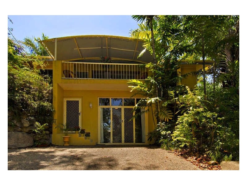 3 Oliva Street, Palm Cove QLD 4879