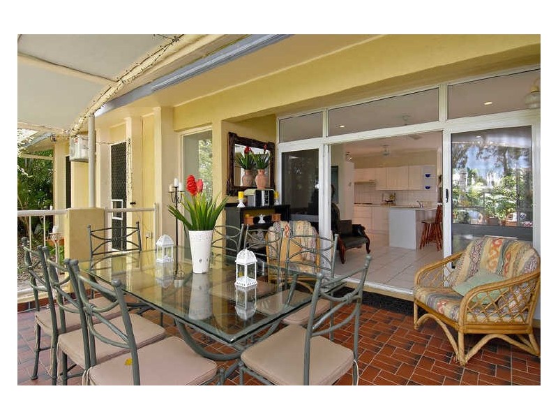 3 Oliva Street, Palm Cove QLD 4879