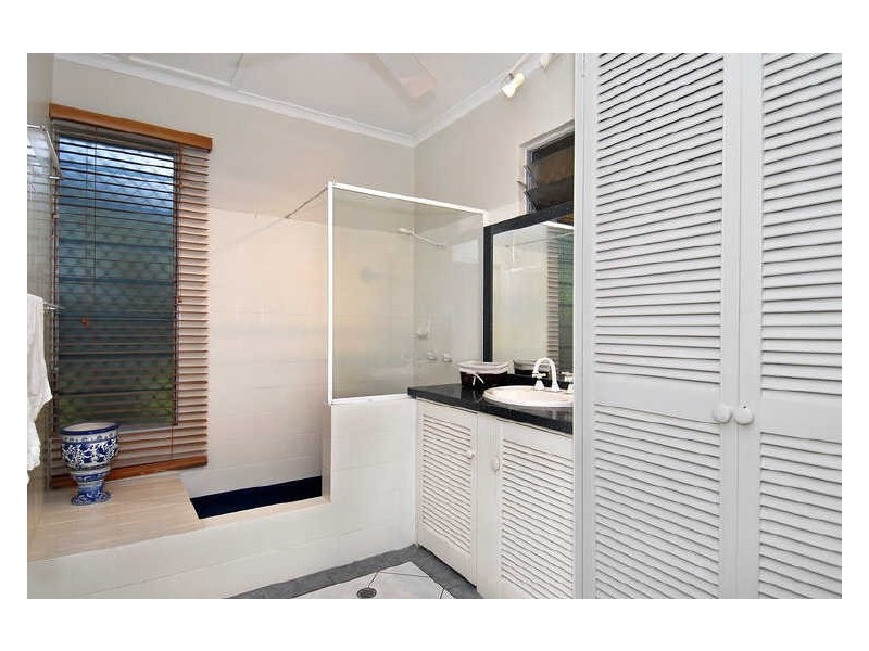 3 Oliva Street, Palm Cove QLD 4879