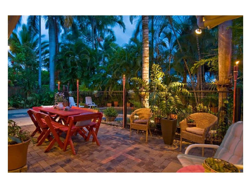 3 Oliva Street, Palm Cove QLD 4879