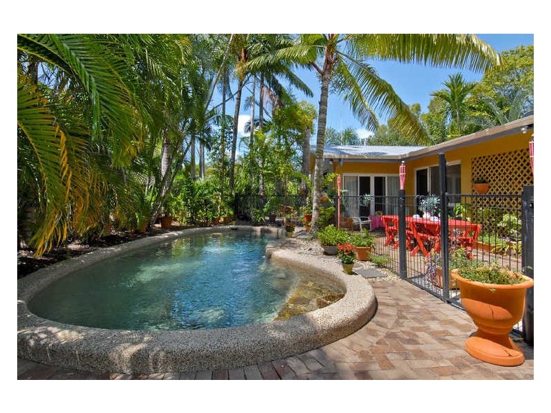 3 Oliva Street, Palm Cove QLD 4879