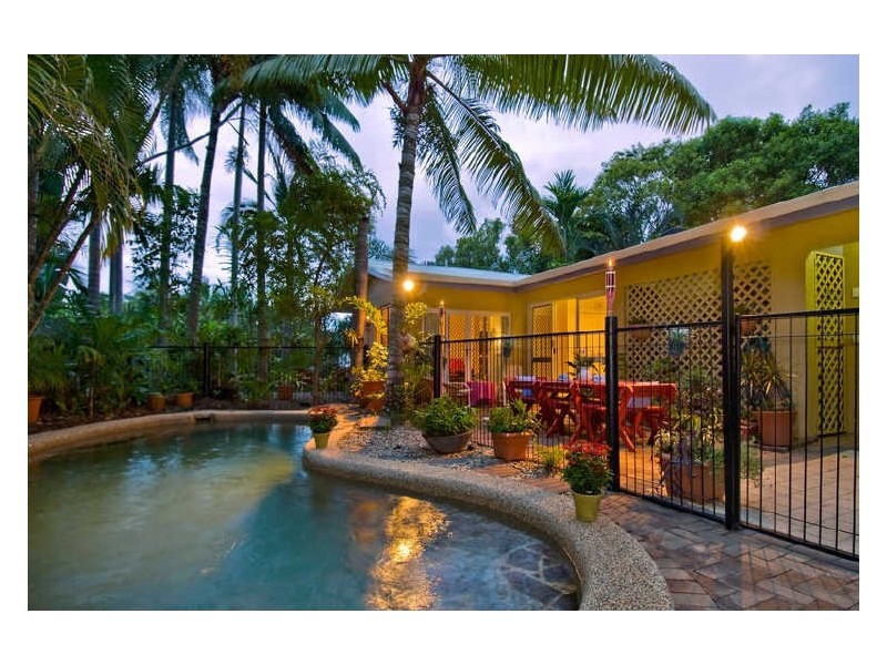 3 Oliva Street, Palm Cove QLD 4879