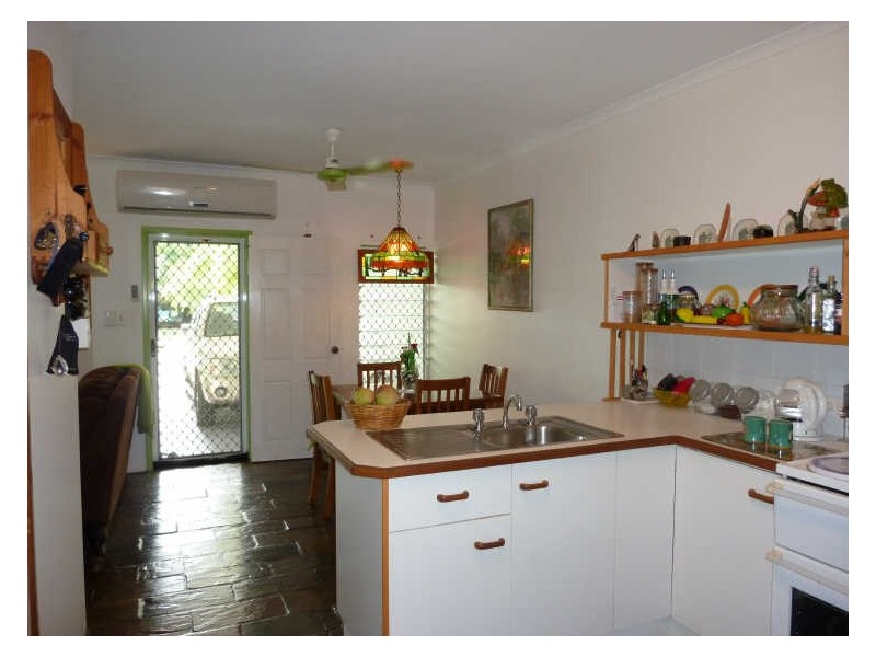 2/1 Baronia Crescent, Holloways Beach QLD 4878