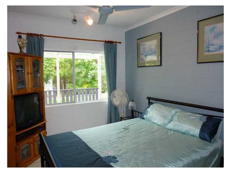 2/1 Baronia Crescent, Holloways Beach QLD 4878