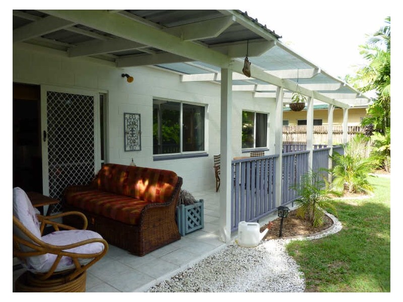 2/1 Baronia Crescent, Holloways Beach QLD 4878