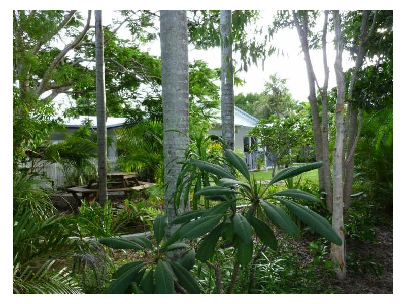 2/1 Baronia Crescent, Holloways Beach QLD 4878