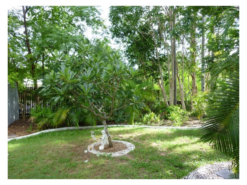 2/1 Baronia Crescent, Holloways Beach QLD 4878