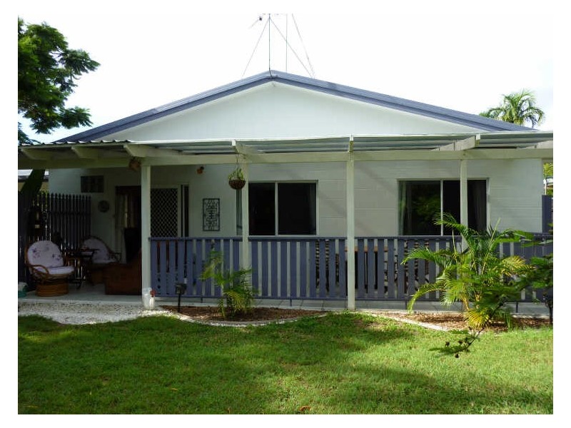 2/1 Baronia Crescent, Holloways Beach QLD 4878