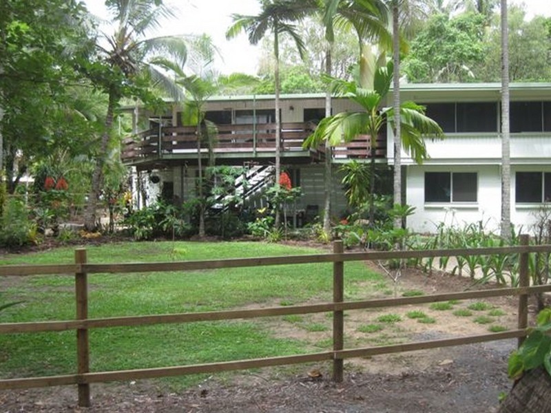 21 Sims Esplanade, Yorkeys Knob QLD 4878