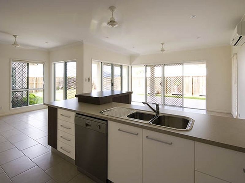 11 Bushlark Place, Smithfield QLD 4878