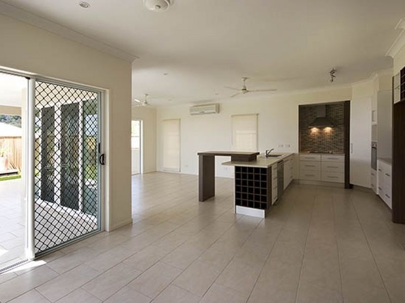 11 Bushlark Place, Smithfield QLD 4878