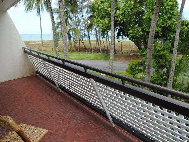 8/35 Sims Esplanade, Yorkeys Knob QLD 4878