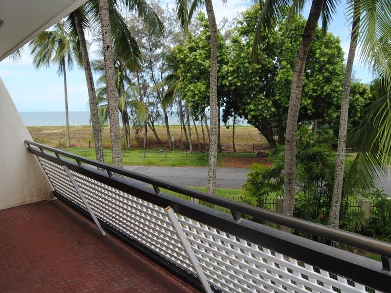 8/35 Sims Esplanade, Yorkeys Knob QLD 4878