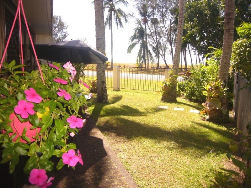 2/35 Sims Esplanade, Yorkeys Knob QLD 4878