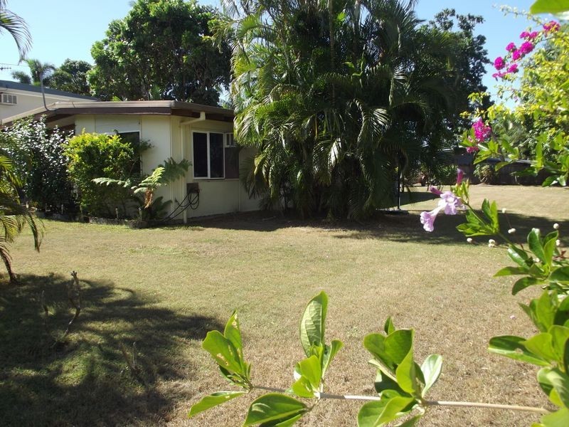 9 Fairway Street, Yorkeys Knob QLD 4878