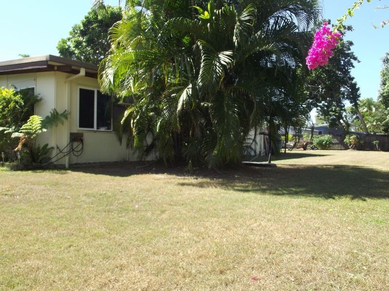 9 Fairway Street, Yorkeys Knob QLD 4878