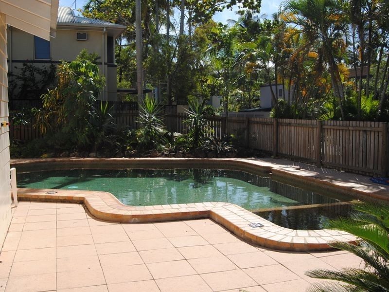 2/33 Fairweather Street, Yorkeys Knob QLD 4878