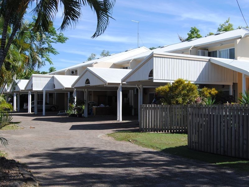 2/33 Fairweather Street, Yorkeys Knob QLD 4878