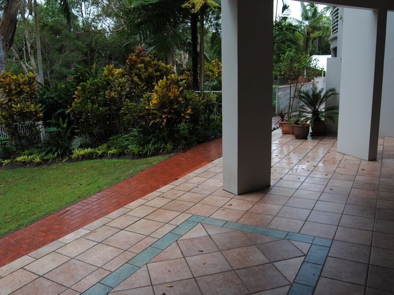 2/2-4 Deauville Close, Yorkeys Knob QLD 4878