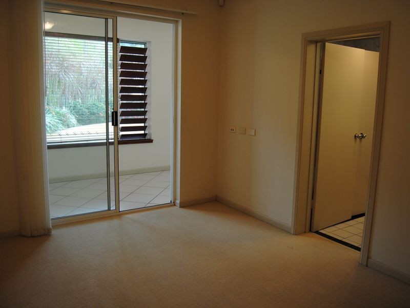 2/2-4 Deauville Close, Yorkeys Knob QLD 4878