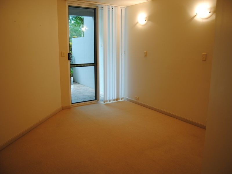 2/2-4 Deauville Close, Yorkeys Knob QLD 4878