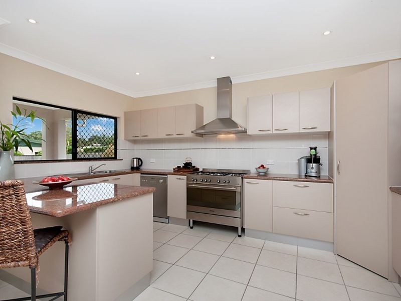 9 Norfolk Close, Holloways Beach QLD 4878