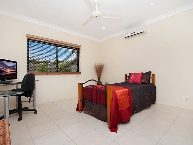 9 Norfolk Close, Holloways Beach QLD 4878