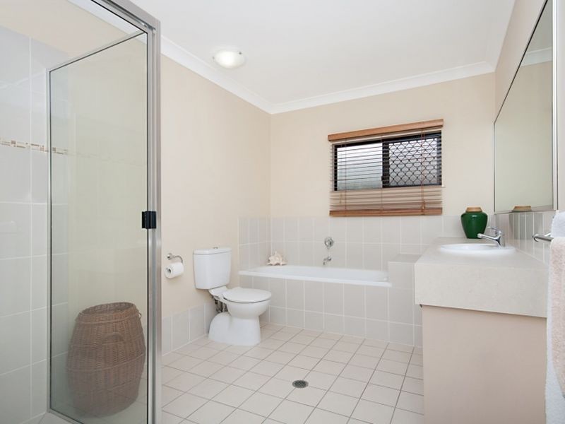 9 Norfolk Close, Holloways Beach QLD 4878