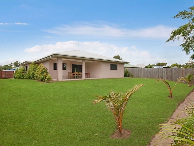 9 Norfolk Close, Holloways Beach QLD 4878