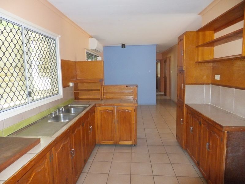 6 Granadilla Street, Holloways Beach QLD 4878