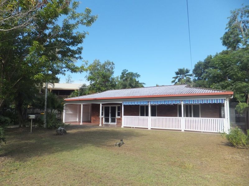 6 Granadilla Street, Holloways Beach QLD 4878