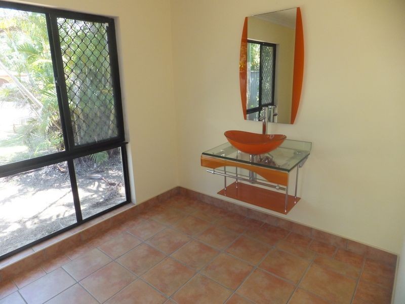 20 Walnut Street, Holloways Beach QLD 4878