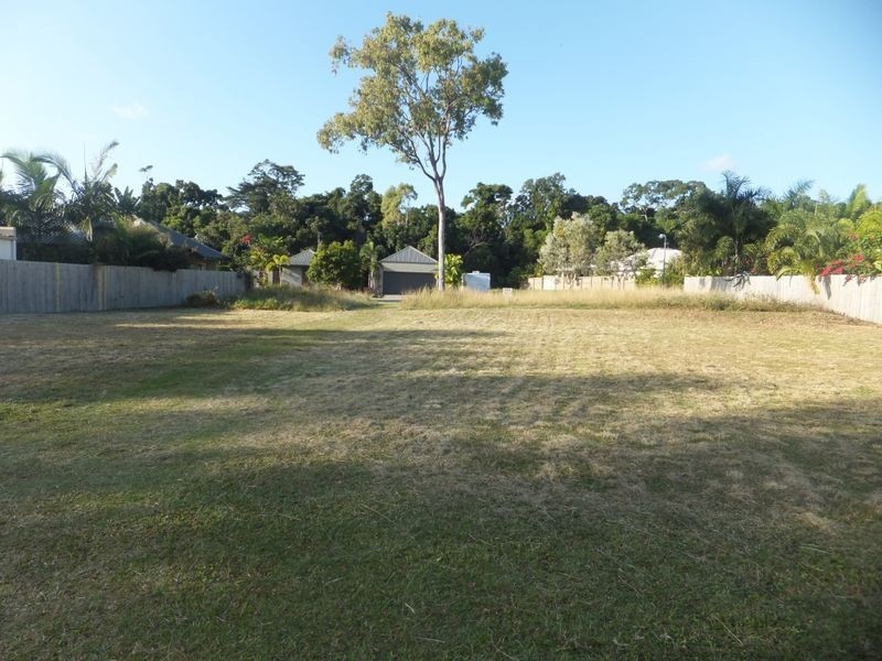 11 Lillian Road, Palm Cove QLD 4879