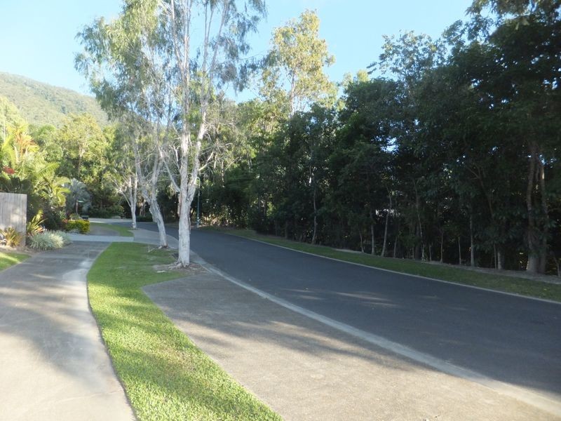 11 Lillian Road, Palm Cove QLD 4879