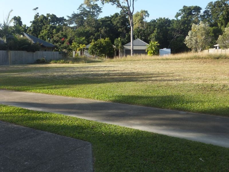 11 Lillian Road, Palm Cove QLD 4879