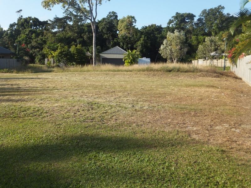 11 Lillian Road, Palm Cove QLD 4879