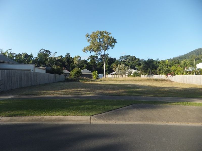 11 Lillian Road, Palm Cove QLD 4879