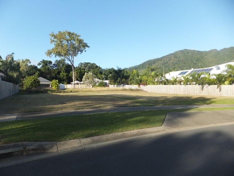 11 Lillian Road, Palm Cove QLD 4879