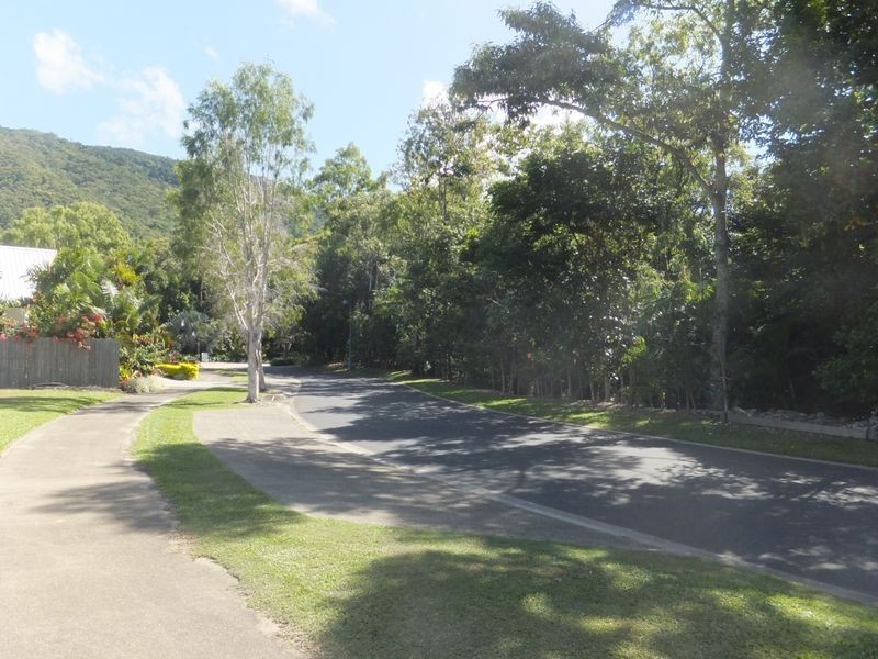 11 Lillian Road, Palm Cove QLD 4879